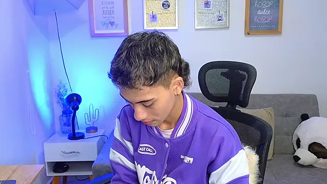 yulian vasquez online show from November 21, 12:26 pm