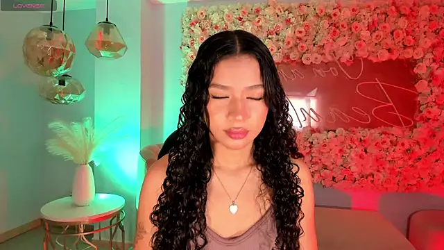 Snapshot of SophieHouston_ chatting on September 30, 2:27 am SophieHouston online show from September 30, 2:27 am