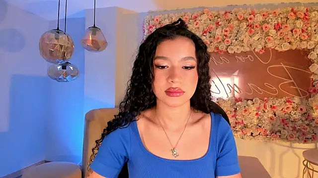 Snapshot of SophieHouston_ chatting on October 2, 3:57 am SophieHouston online show from October 2, 3:57 am