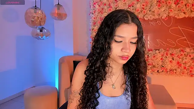 Snapshot of SophieHouston_ chatting on October 3, 4:31 am SophieHouston online show from October 3, 4:31 am