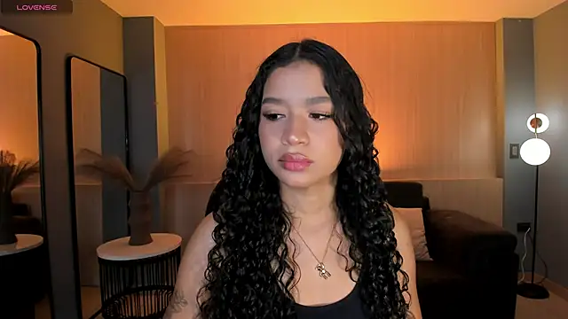 Snapshot of SophieHouston_ chatting on October 4, 4:10 am SophieHouston online show from October 4, 4:10 am