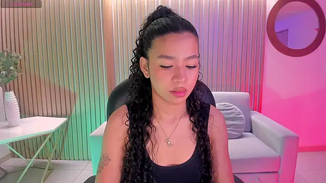 Snapshot of SophieHouston_ chatting on October 7, 4:20 am SophieHouston online show from October 7, 4:20 am