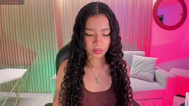 Snapshot of SophieHouston_ chatting on October 8, 3:37 am SophieHouston online show from October 8, 3:37 am