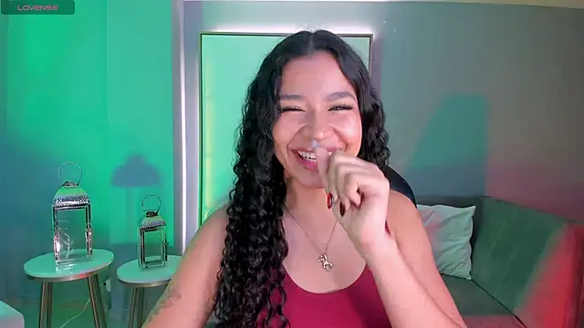 Snapshot of SophieHouston_ chatting on October 14, 4:35 am SophieHouston online show from October 14, 4:35 am