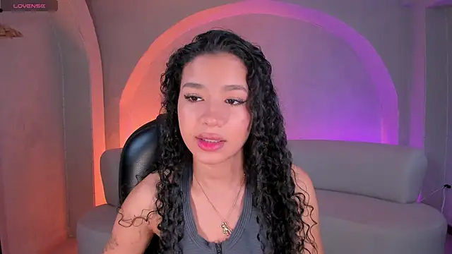 Snapshot of SophieHouston_ chatting on October 17, 4:37 am SophieHouston online show from October 17, 4:37 am