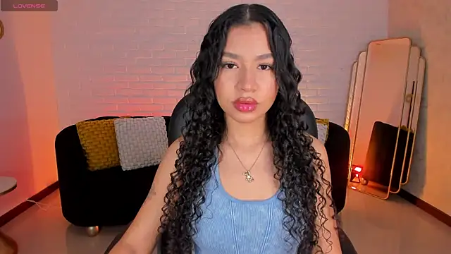 Snapshot of SophieHouston_ chatting on October 20, 6:03 am SophieHouston online show from October 20, 6:03 am