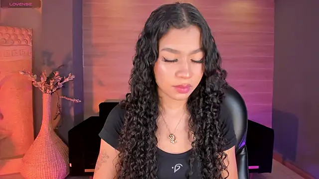 Snapshot of SophieHouston_ chatting on October 21, 4:13 am SophieHouston online show from October 21, 4:13 am