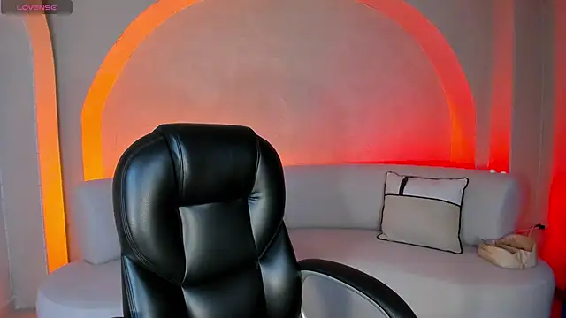 Snapshot of SophieHouston_ chatting on October 25, 4:53 am SophieHouston online show from October 25, 4:53 am