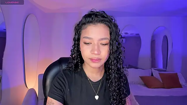 Snapshot of SophieHouston_ chatting on October 26, 4:07 am SophieHouston online show from October 26, 4:07 am