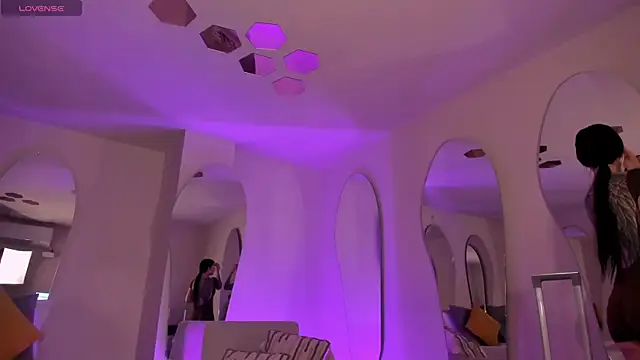 Snapshot of MilaLawrence chatting on December 2, 11:48 am MilaLawrence online show from December 2, 11:48 am