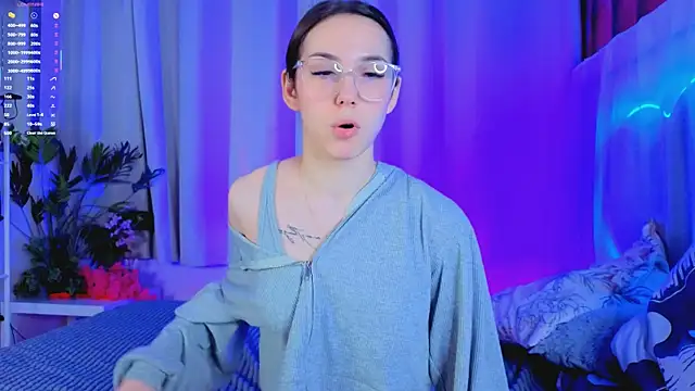 -CindyLou online show from November 26, 5:19 am