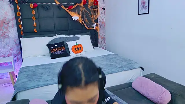 Becca Grims online show from October 29, 3:31 am