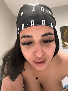 LilMisIndianx online show from October 14, 7:03 pm