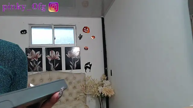 pinky f00x online show from October 16, 10:00 pm