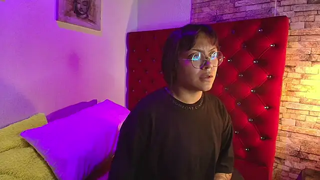 Victoria Thompson1 online show from October 18, 7:58 pm