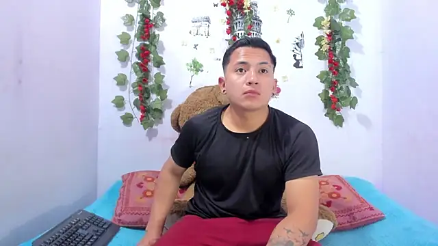 NataliaAndJulliam online show from September 22, 3:52 am