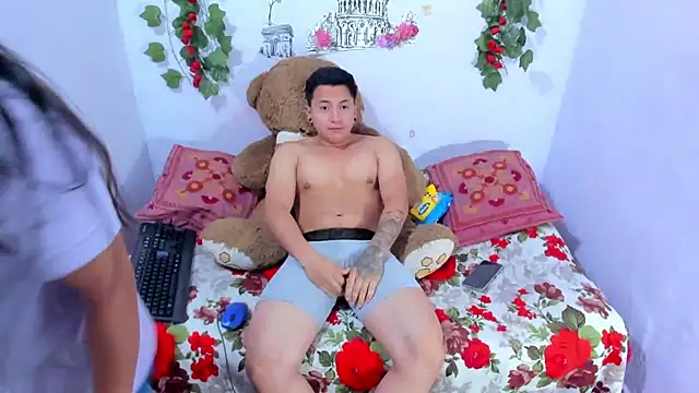 NataliaAndJulliam online show from November 5, 4:45 am