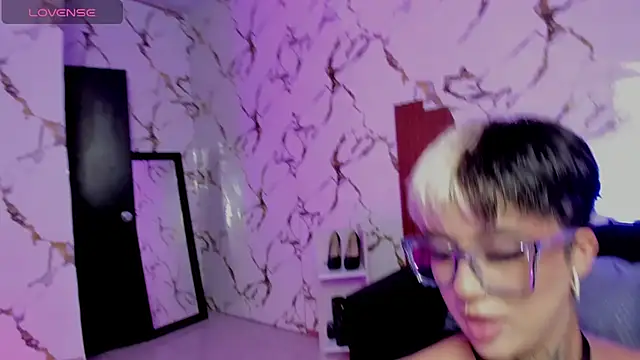 Snapshot of Rebeka-baker chatting on September 19, 2:24 am Rebeka-baker online show from September 19, 2:24 am