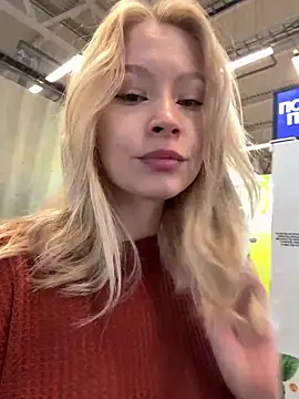 Snapshot of Cum_girlss chatting on September 18, 6:15 am Cum girlss online show from September 18, 6:15 am