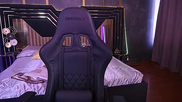 Snapshot of EviLune chatting on September 14, 6:23 am EviLune online show from September 14, 6:23 am