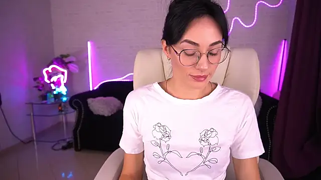 Snapshot of EviLune chatting on September 30, 6:29 am EviLune online show from September 30, 6:29 am