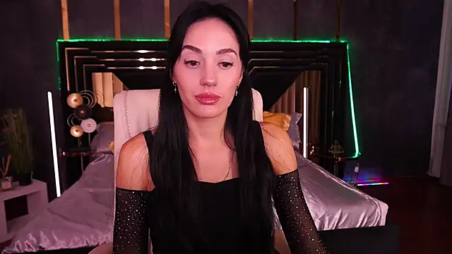 Snapshot of EviLune chatting on October 4, 6:33 am EviLune online show from October 4, 6:33 am