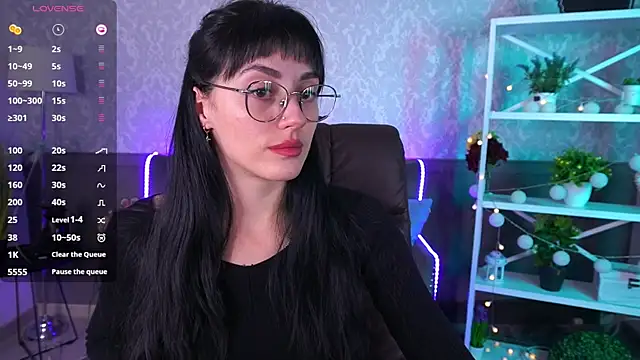 Snapshot of EviLune chatting on October 23, 6:02 am EviLune online show from October 23, 6:02 am