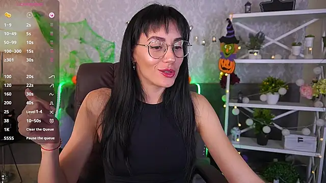 Snapshot of EviLune chatting on October 29, 9:05 pm EviLune online show from October 29, 9:05 pm