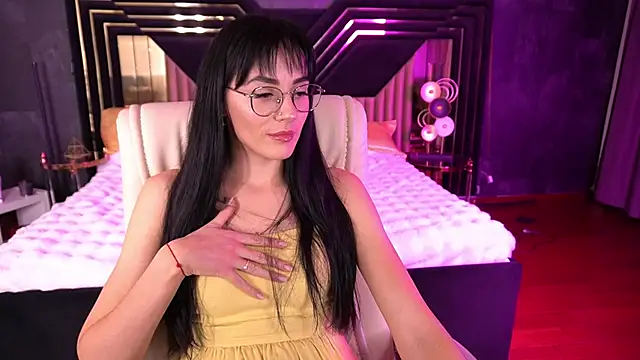 Snapshot of EviLune chatting on November 14, 9:13 pm EviLune online show from November 14, 9:13 pm