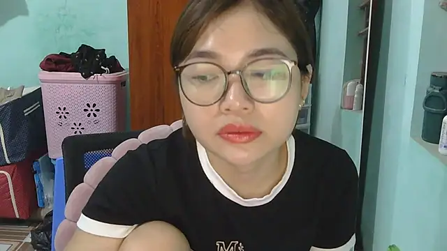 Uhem112 online show from October 4, 2:26 pm