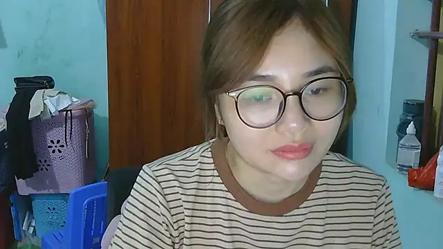 Uhem112 online show from October 18, 2:18 pm