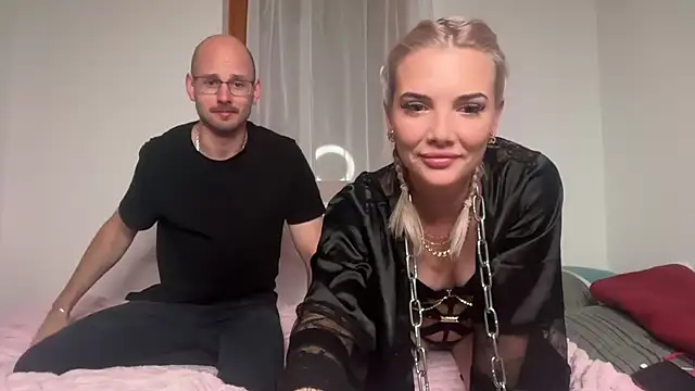 Snapshot of Foxy_Bite chatting on September 27, 8:03 pm Foxy Bite online show from September 27, 8:03 pm