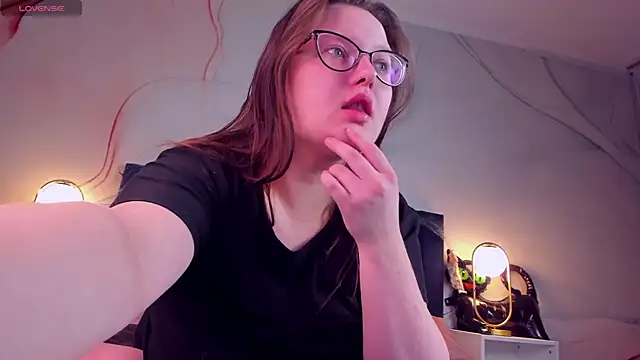 HelenDanvers online show from November 6, 3:07 am