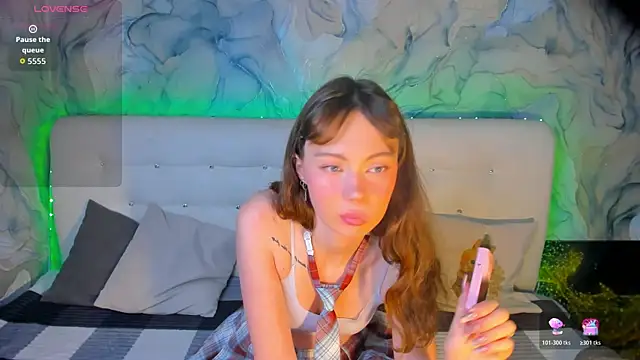 Snapshot of LolaMeddisson chatting on December 1, 8:47 pm LolaMeddisson online show from December 1, 8:47 pm