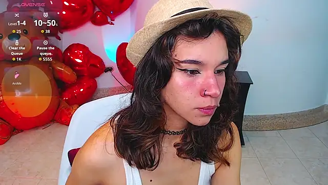 Snapshot of miascarlet_16 chatting on October 4, 1:42 pm miascarlet 16 online show from October 4, 1:42 pm