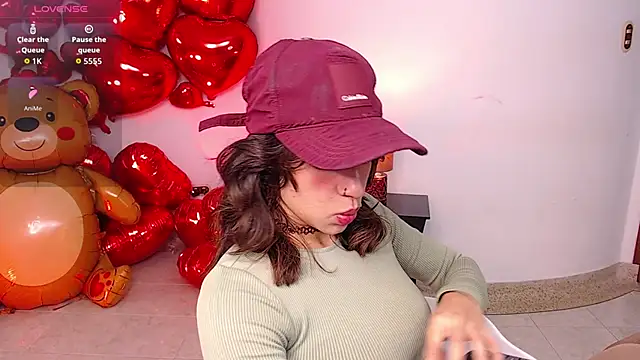 Snapshot of miascarlet_16 chatting on October 6, 1:52 pm miascarlet 16 online show from October 6, 1:52 pm