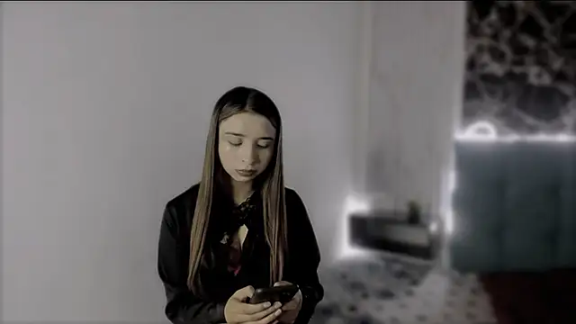 Snapshot of x_jules_ chatting on October 10, 12:20 am x jules online show from October 10, 12:20 am