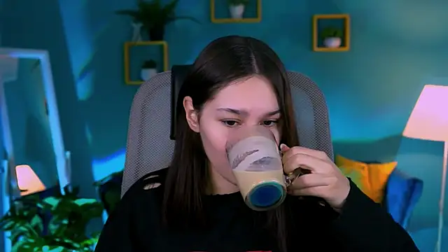 KimClarks  online show from November 9, 2:37 pm