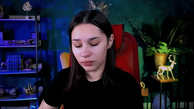 KimClarks  online show from November 18, 8:41 am