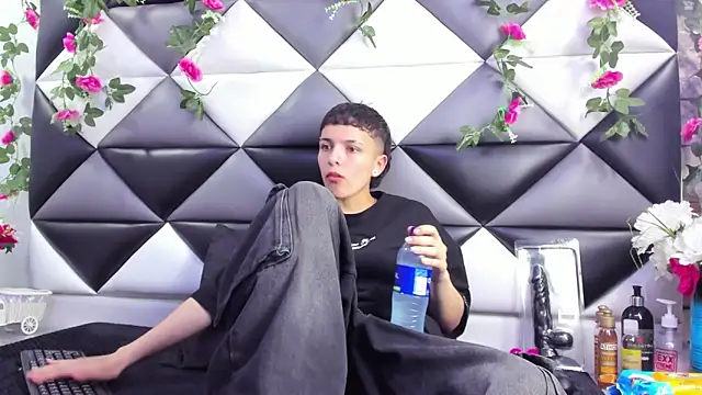 Snapshot of Megan_Thompson_ chatting on October 4, 2:20 am Megan Thompson online show from October 4, 2:20 am