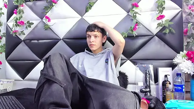 Snapshot of Megan_Thompson_ chatting on October 17, 2:04 am Megan Thompson online show from October 17, 2:04 am