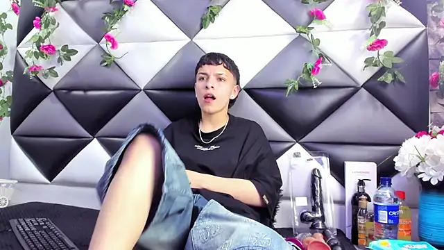 Snapshot of Megan_Thompson_ chatting on October 18, 2:14 am Megan Thompson online show from October 18, 2:14 am