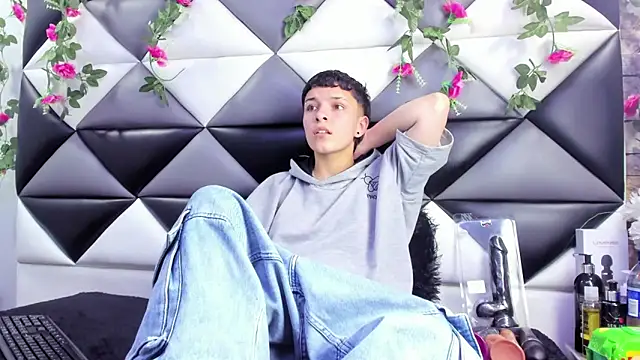 Snapshot of Megan_Thompson_ chatting on October 28, 2:15 am Megan Thompson online show from October 28, 2:15 am