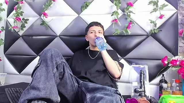 Snapshot of Megan_Thompson_ chatting on October 29, 2:25 am Megan Thompson online show from October 29, 2:25 am