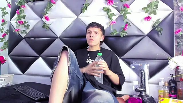 Snapshot of Megan_Thompson_ chatting on November 19, 2:11 am Megan Thompson online show from November 19, 2:11 am