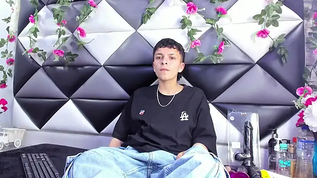 Snapshot of Megan_Thompson_ chatting on November 26, 2:12 am Megan Thompson online show from November 26, 2:12 am