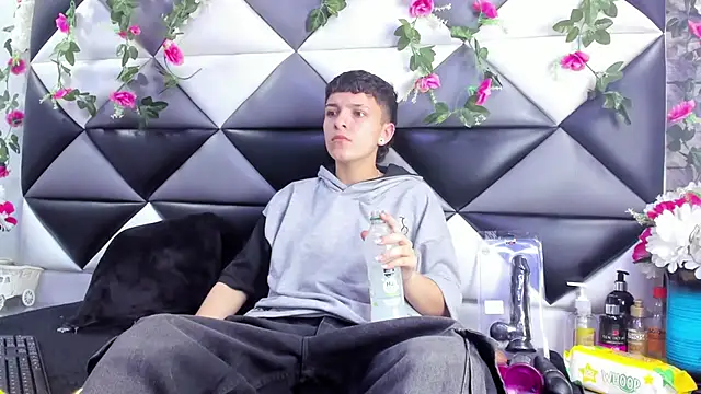 Snapshot of Megan_Thompson_ chatting on November 27, 2:02 am Megan Thompson online show from November 27, 2:02 am