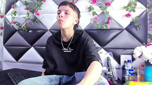 Snapshot of Megan_Thompson_ chatting on December 3, 2:30 am Megan Thompson online show from December 3, 2:30 am