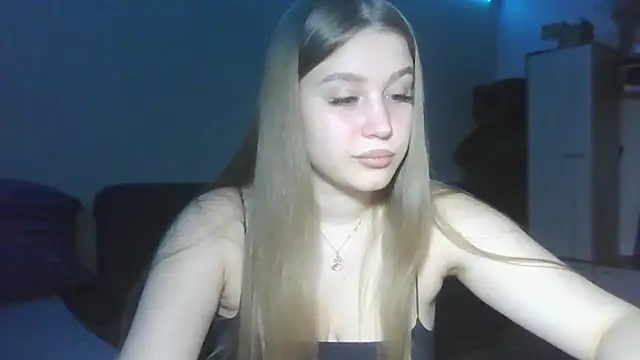 Snapshot of yourhoney_Lola_ chatting on October 17, 1:35 pm yourhoney Lola online show from October 17, 1:35 pm