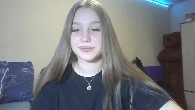 Snapshot of yourhoney_Lola_ chatting on October 18, 3:35 pm yourhoney Lola online show from October 18, 3:35 pm